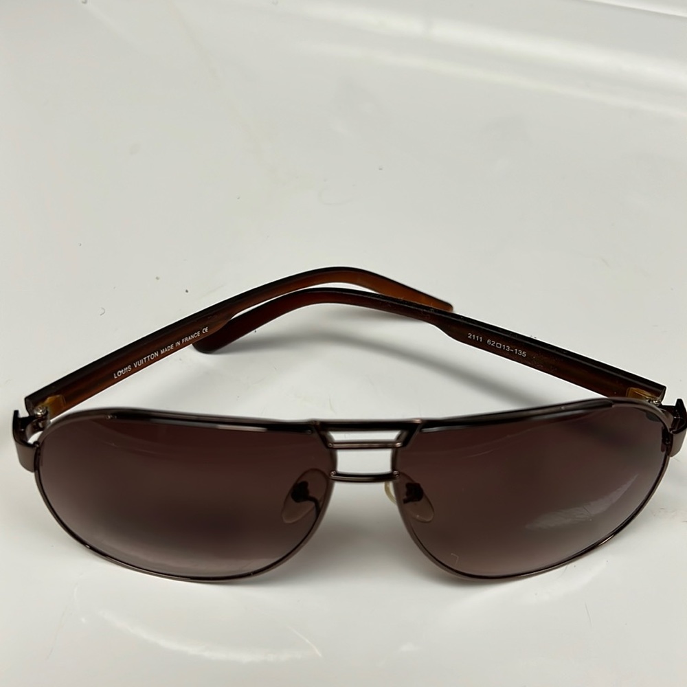 Louis Vuitton aviator sunglasses great condition worn few times unisex